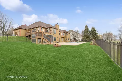 Exterior - 671 Brookside Ave, Algonquin, IL 60102 photo 4 of 10
