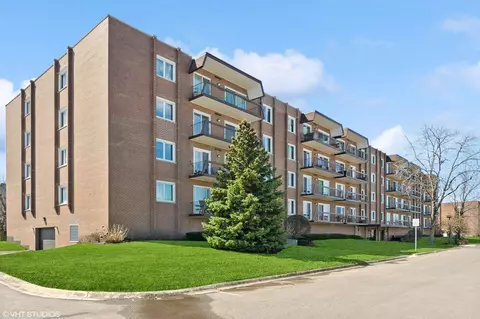8001 W Courte Dr #409, Niles, IL 60714