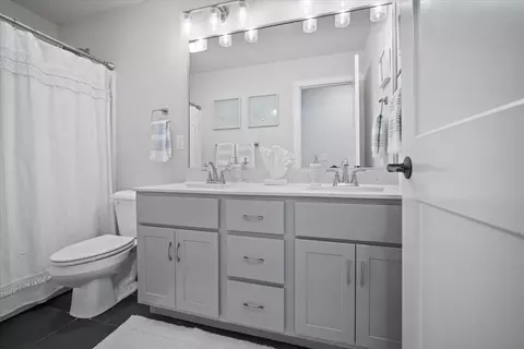 Bath - 5116 Longfield Rd, Bloomington, IL 61705 photo 4 of 5