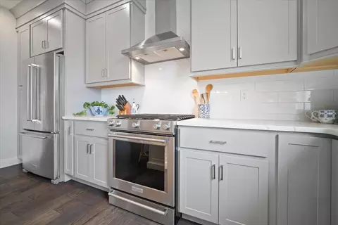 Kitchen - 5116 Longfield Rd, Bloomington, IL 61705 photo 2 of 3