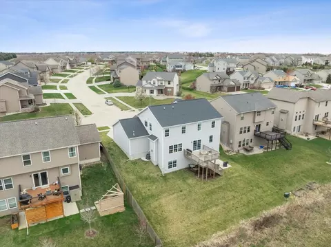 Exterior - 5116 Longfield Rd, Bloomington, IL 61705 photo 2 of 6