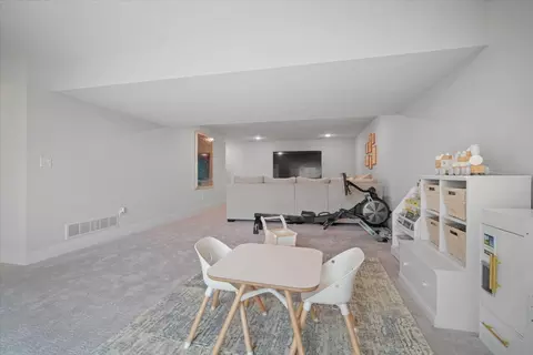 Dining - 5116 Longfield Rd, Bloomington, IL 61705 photo 8 of 8