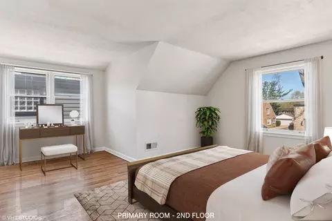 Bedroom - 374 E Sherman Ave, Elmhurst, IL 60126 photo 1 of 4