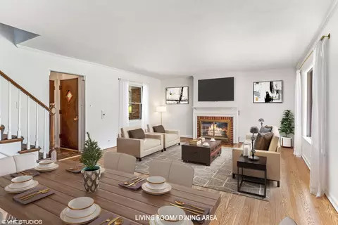 Living - 374 E Sherman Ave, Elmhurst, IL 60126 photo 4 of 8