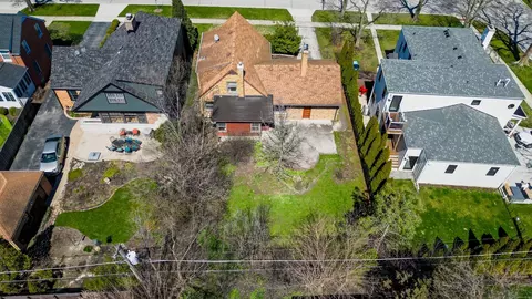 View/Area - 374 E Sherman Ave, Elmhurst, IL 60126 photo 3 of 6
