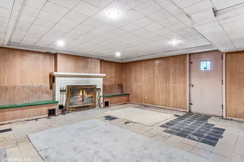 Living - 374 E Sherman Ave, Elmhurst, IL 60126 photo 7 of 8