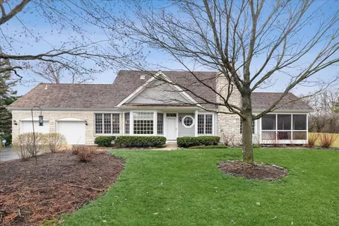 350 S Berkshire Dr, Lake Forest, IL 60045