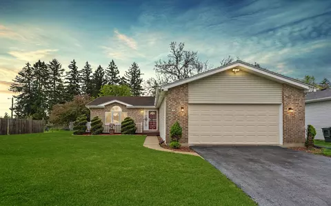 170 Cedarwood Dr, Steger, IL 60475