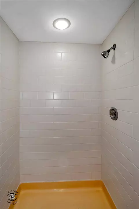 Bath - 420 S Yale Ave, Addison, IL 60101 photo 4 of 4