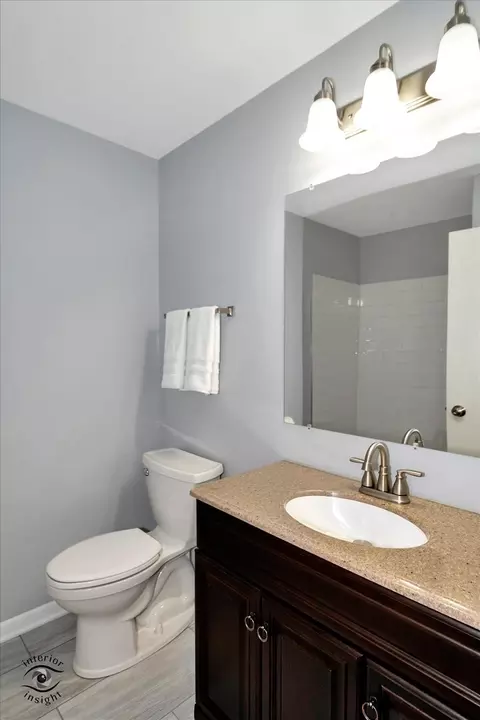 Bath - 420 S Yale Ave, Addison, IL 60101 photo 2 of 4