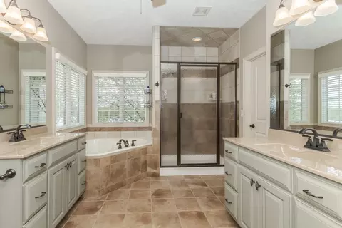Bath - 2341 Holbrook Dr, Normal, IL 61761 photo 2 of 5