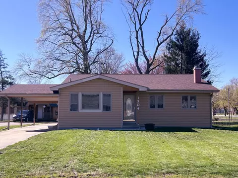 1304 Kenneth Dr, Rantoul, IL 61866