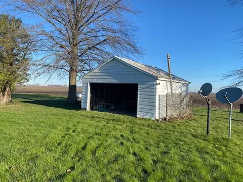 81 N 17th Rd, Lostant, IL 61334 photo 3