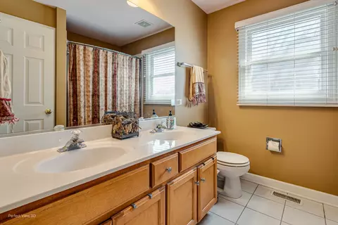 Bath - 24728 Liberty Ln, Plainfield, IL 60585 photo 3 of 4