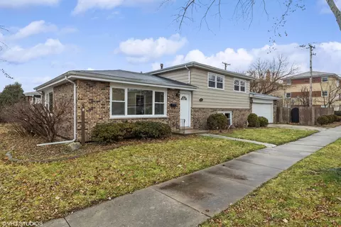 10145 S Komensky Ave, Oak Lawn, IL 60453