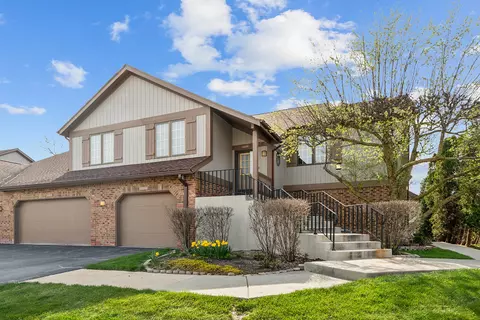13222 S Oak Hills Pkwy, Palos Heights, IL 60463