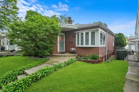 9239 S Central Park Ave, Evergreen Park, IL 60805