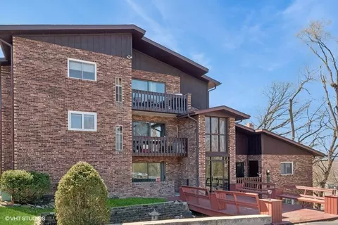 8459 S Archer Ave #105, Willow Springs, IL 60480
