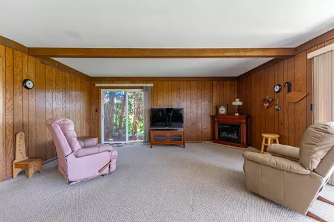 Living - 7415 Mccurry Rd, Roscoe, IL 61073 photo 3 of 4