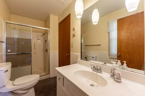 Bath - 7415 Mccurry Rd, Roscoe, IL 61073 photo 3 of 3
