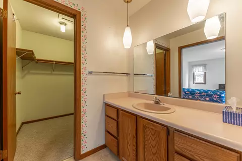Bath - 7415 Mccurry Rd, Roscoe, IL 61073 photo 2 of 3