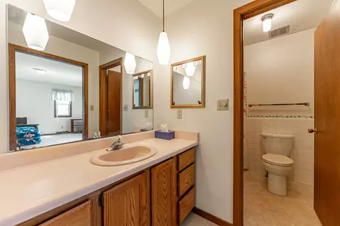 Bath - 7415 Mccurry Rd, Roscoe, IL 61073 photo 1 of 3