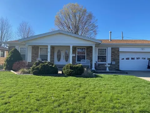 1320 26th St, Peru, IL 61354