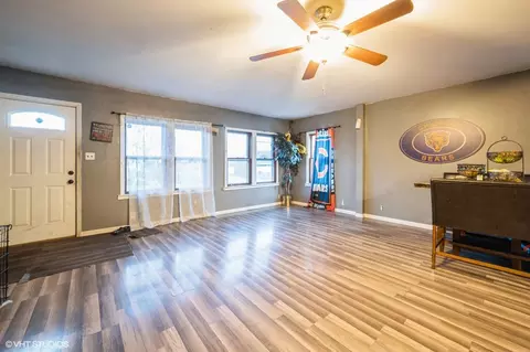 382 Silver St, Elgin, IL 60123 photo 4