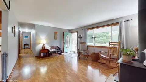 Living - 6360 Peart Rd, Morris, IL 60450 photo 2 of 5