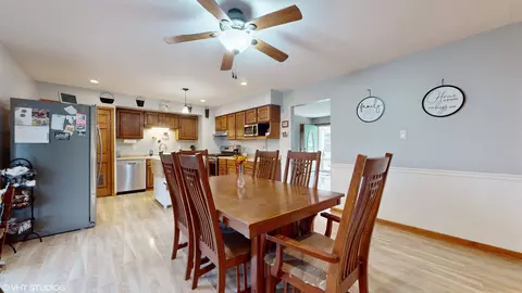Dining - 6360 Peart Rd, Morris, IL 60450 photo 2 of 2