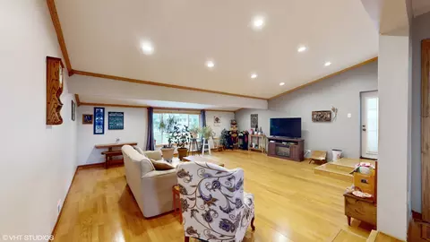Living - 6360 Peart Rd, Morris, IL 60450 photo 4 of 5