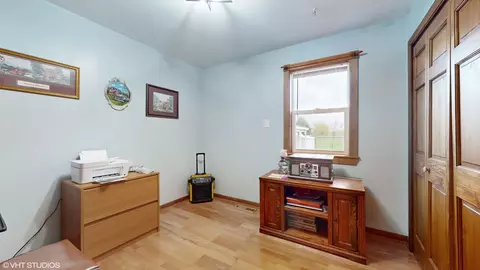 Bath - 6360 Peart Rd, Morris, IL 60450 photo 2 of 3