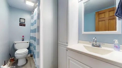 Bath - 6360 Peart Rd, Morris, IL 60450 photo 3 of 3