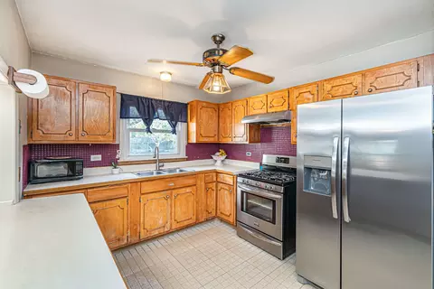 2405 Birch Ln, Rolling Meadows, IL 60008 photo 11