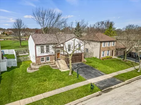 620 Radnor Dr, Roselle, IL 60172
