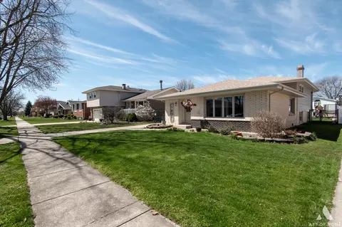 11004 S Kilbourn Ave, Oak Lawn, IL 60453