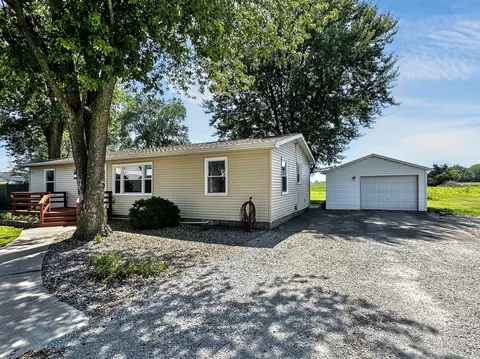 420 S Pine St, Piper City, IL 60959