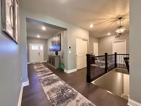 802 Feeney Dr, Minooka, IL 60447 photo 2
