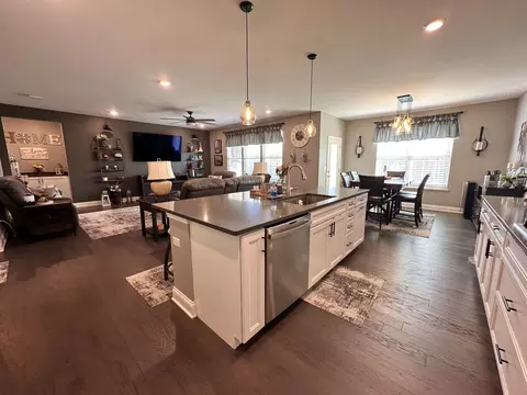 802 Feeney Dr, Minooka, IL 60447 photo 8