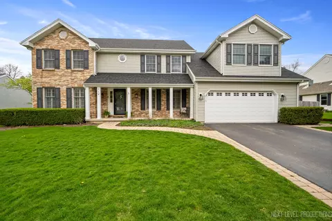 718 West Ln, Geneva, IL 60134