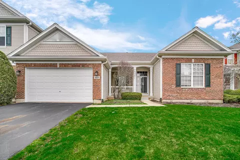489 Cannon Dr, Geneva, IL 60134