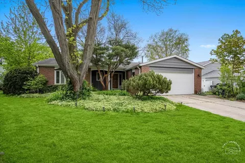 1417 Willcrest Rd, Naperville, IL 60540