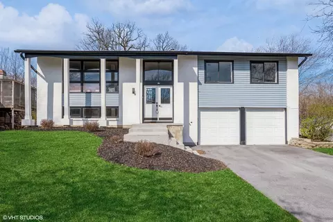 2 Charlestown Ct, Bolingbrook, IL 60440