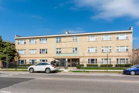 2636 W Foster Ave #204, Chicago, IL 60625