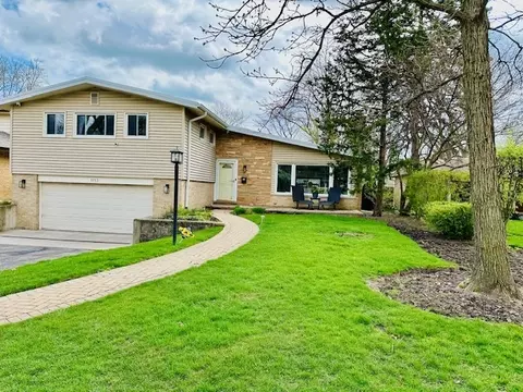 1253 Oxford Rd, Deerfield, IL 60015