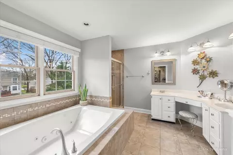 Bath - 1200 Prairie Dr, Algonquin, IL 60102 photo 2 of 4