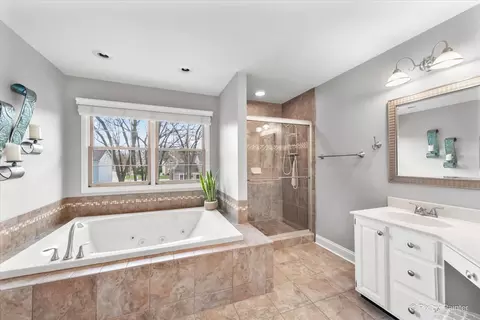 Bath - 1200 Prairie Dr, Algonquin, IL 60102 photo 1 of 4