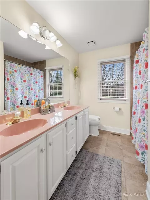 Bath - 1200 Prairie Dr, Algonquin, IL 60102 photo 3 of 4
