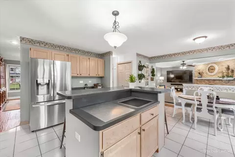 Kitchen - 1200 Prairie Dr, Algonquin, IL 60102 photo 4 of 5