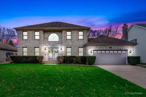1200 Prairie Dr, Algonquin, IL 60102